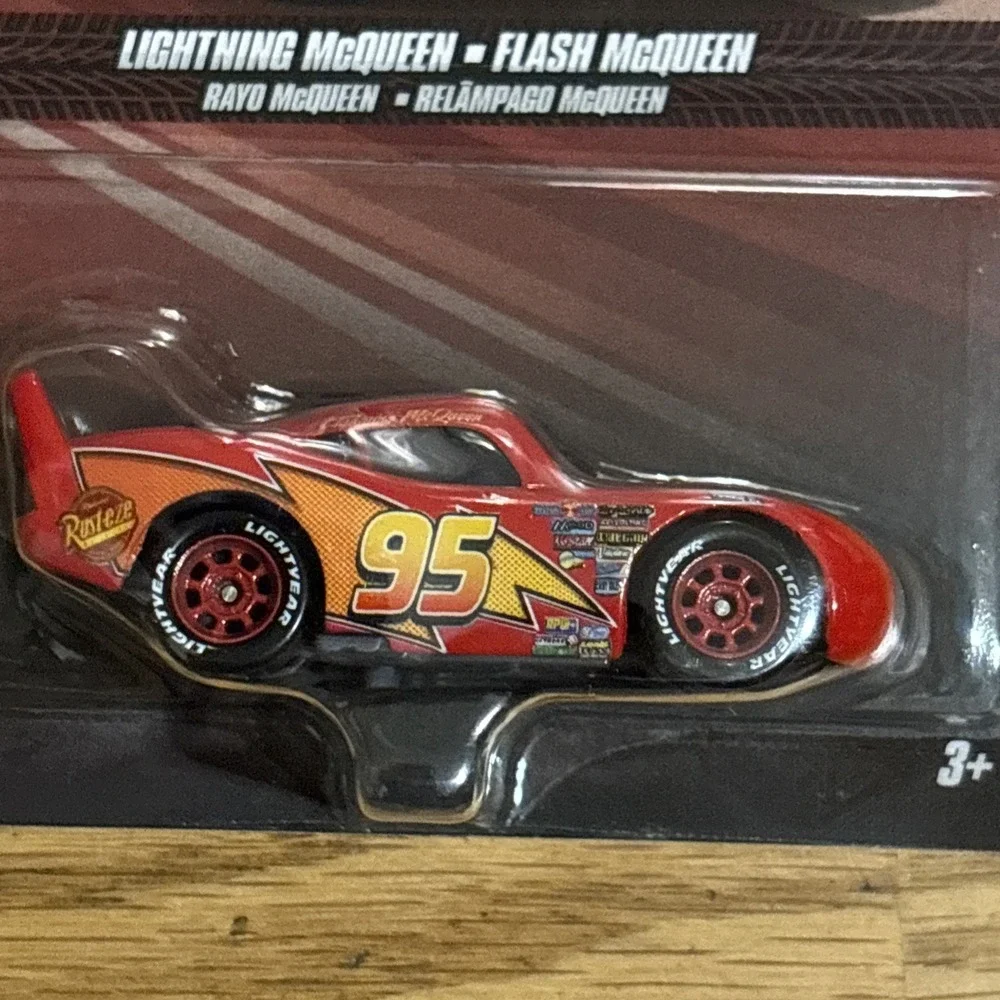 Disney Pixar Cars Lightning McQueen Diecast Mattel FLM26 1:55 New In Box